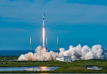 SpaceX вывела на орбиту 53 спутника Starlink. Второй раз за сутки