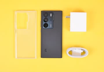Без рамок и отверстий: живые фото и комплект поставки нового флагмана ZTE Axon 40 Ultra