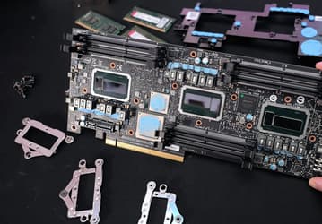 Очень необычное устройство Intel с тремя процессорами и шестью слотами для ОЗУ. Появилось видео разборки ускорителя VCA 2