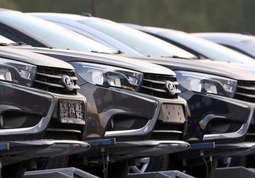 Российские компании переходят на отечественные авто. Они не так сильно подорожали, в сравнении с иномарками