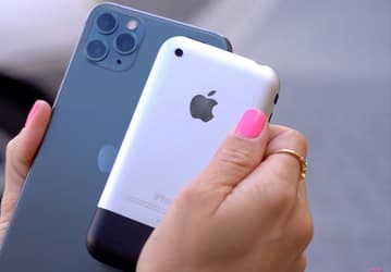 В iPhone 15 могут отказаться от слота для карты SIM. Джобс хотел, чтобы таким был ещё самый первый iPhone