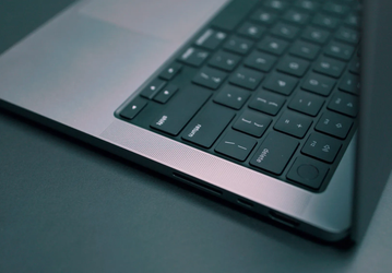 Пользователи MacBook Pro 2021 года жалуются на треск и проблемы со звуком