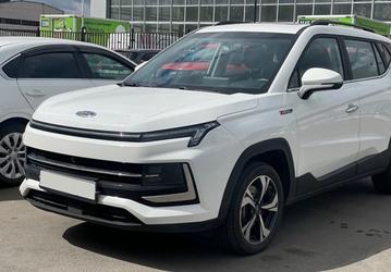 Живые фото и характеристики кроссовера JAC JS4, который выйдет на российский рынок летом.  В Китае эта модель стоит от 13 500 долларов