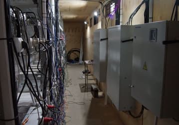 Майнеры нелегально разместили ферму с 95 ASIC-системами прямо на территории водонасосной станции в Махачкале