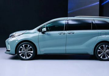 Представлен гибридный минивэн Toyota Granvia
