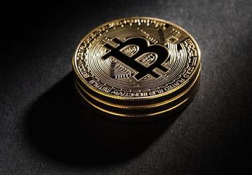 Биткойн рухнул до 25 000 долларов. Ситуация на крипторынке паническая