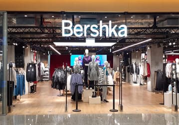Покинувший Россию бренд Bershka вернулся в продажу — благодаря Wildberries