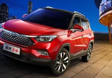 Подробности о компактном кроссовере JAC S4 для России. Он получит сенсорный экран 10,25 дюйма и двигатель мощностью 136 л.с. в топе