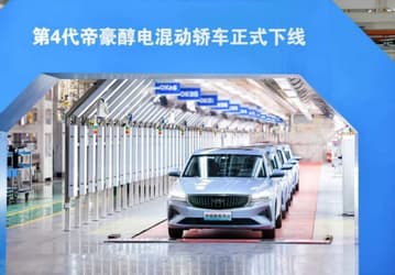 «Алкоседан» Geely последнего поколения запущен в производство. В Китае стартовал выпуск гибридов Geely Emgrand четвёртого поколения, работающих на спирте