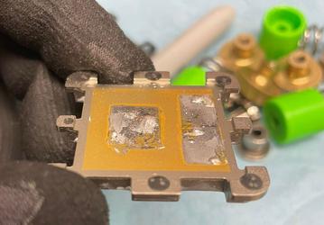 Очень толстая крышка необычной формы. Кто-то уже разобрал процессор Ryzen 7000