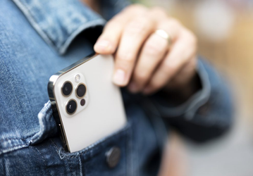 Уже снятый с производства iPhone 12 Pro рекордно подешевел в России
