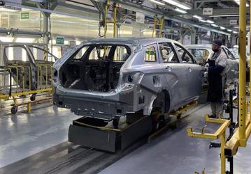 Автомобильный рынок России по итогам года рухнет более чем на 50%. Такой прогноз дал новый глава «АвтоВАЗа»