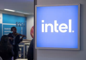 Нужно экономить. В Intel временно прекратили нанимать сотрудников на производство процессоров