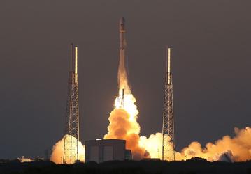 Роскосмос: в мае США заключили контракты на запуск секретных спутников на сумму около 834 миллионов долларов. Более 70 космических аппаратов запустит компания Илона Маска SpaceX