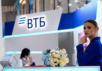 ВТБ отказывается от долларов и евро. Банк планирует полностью перейти на рубли