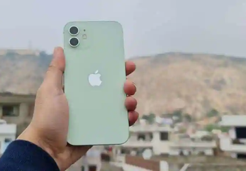 Популярный iPhone 12 рекордно подешевел в России