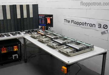 Энтузиаст создал новую версию Floppotron — музыкального инструмента из приводов для дискет, жёстких дисков и сканеров