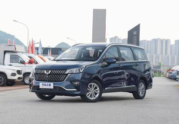 В России многие были бы рады такому автомобилю. 7-местный минивэн Wuling Jiachen оценён в 10 500 долларов