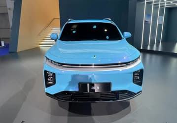 Первые электромобили совместной разработки Geely и Lifan показали в Китае. Кроссовер Livan 7 разгоняется до 100 км/ч за 4,9 с и имеет запас хода до 750 км, но главное вовсе не это
