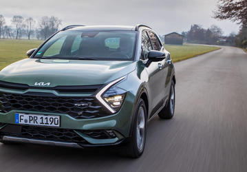 Продажи Kia рекордно упали, дилеры распродают остатки: какие машины покупали россияне