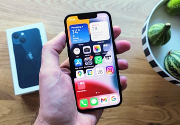 Смартфоны iPhone подорожают до 6000 долларов, если Apple не перестанет поднимать цены