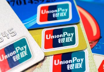 Карты UnionPay начали оформлять в магазинах электроники