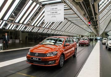 Volkswagen возглавила рейтинг крупнейших иностранных компаний в России. Ушедшая из страны Renault — на третьем месте