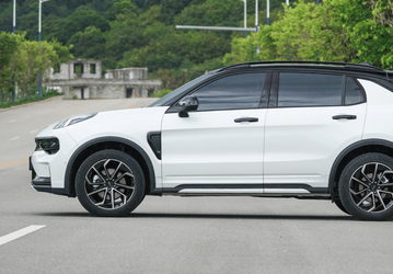 Представлен недорогой гибрид Lynk & Co 01 EM-F мощностью 245 л.с. с расходом топлива 4,88 л на 100 км