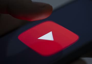 «Пусть YouTube работает», — сенатор Башкин заявил, что для блокировки YouTube пока нет серьёзных оснований