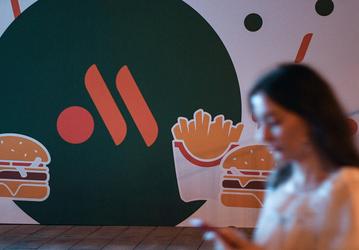 В бывшем McDonald’s новые правила. «Вкусно — и точка» запретила посетителям фотографироваться и заряжать гаджеты