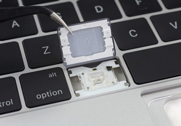Чем больше пользователь страдал из-за клавиатуры-бабочки в MacBook, тем больше он получит. Apple выплатит 50 млн долларов в рамках судебного иска