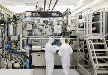США хотят запретить продавать оборудование компании ASML по производству чипов в Китай