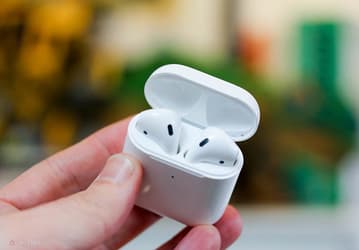 СМИ: копии наушников Air Pods становятся всё популярнее в России