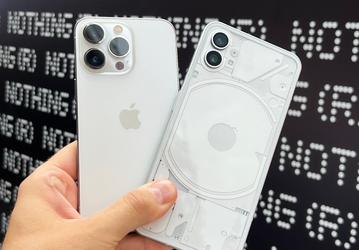 iPhone 13 Pro и Nothing Phone (1) сравнили вживую. Фотографии новинки в двух цветах