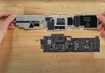 Теперь понятно, почему новый MacBook Air так сильно греется. Разборка показала, что система охлаждения у ноутбука максимально примитивная
