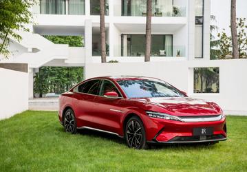 BYD уже сильно опережает Tesla по продажам электромобилей в Китае