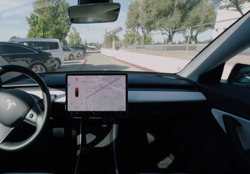 Навигатор Tesla и другие сервисы Standard Connectivity становятся платными
