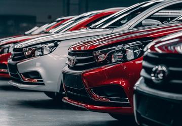Подешевеют даже упрощённые Lada. Президент АвтоВАЗа пообещал снижение цен на автомобили в России