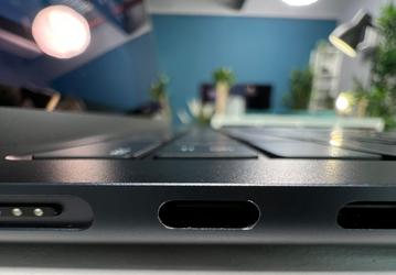 Apple снова наступила на старые грабли. Новый MacBook Air в цвете Midnight покрывается царапинами буквально на глазах