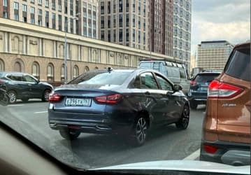 Новую Lada Vesta впервые заметили в Москве. Продажи должны начаться на этой неделе