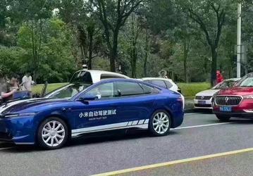 Самоуправляемый автомобиль Xiaomi засняли вживую на улице