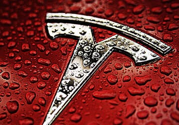 Биткойн оказался убыточным для Tesla. Компания продала 75% монет