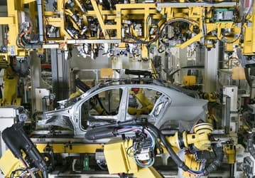 Автозаводы компаний, уходящих из России, не будут стоять без дела. Компании из дружественных стран смогут локализовать свою продукцию на этих мощностях
