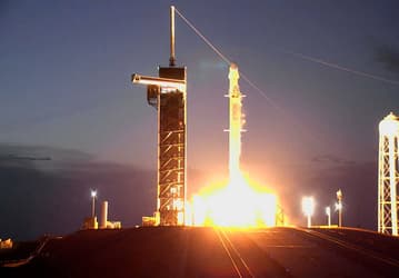 Космический грузовик Cargo Dragon 2 стартовал к МКС. Это уже 30-й запуск ракеты SpaceX в текущем году, и все 30 — успешные