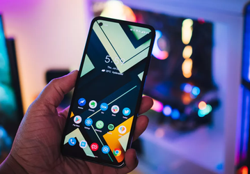 Самый маленький Android-флагман Asus Zenfone 9 показали вживую сразу после анонса