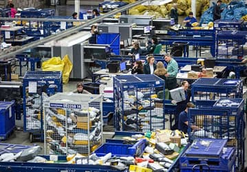 Бондовым складам дали зеленый свет. Товары из зарубежных онлайновых магазинов подешевеют, а сроки доставки товаров сократятся