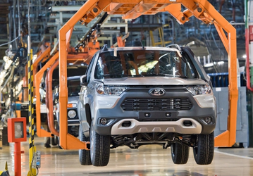 Спрос на Lada значительно вырос. АвтоВАЗ вернулся к полной рабочей неделе