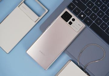 Самый тонкий в мире смартфон Xiaomi Mix Fold 2 поступает в продажу в Китае уже завтра