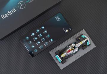 Лучшую версию топового флагмана Redmi K50 — Extreme Champion Edition — и её комплект поставки показали вживую