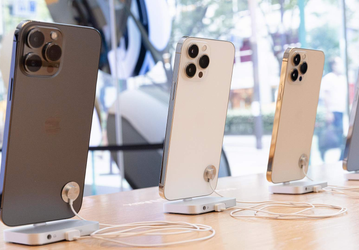 В России цены на одну и ту же модель iPhone уже различаются на 100 тысяч рублей